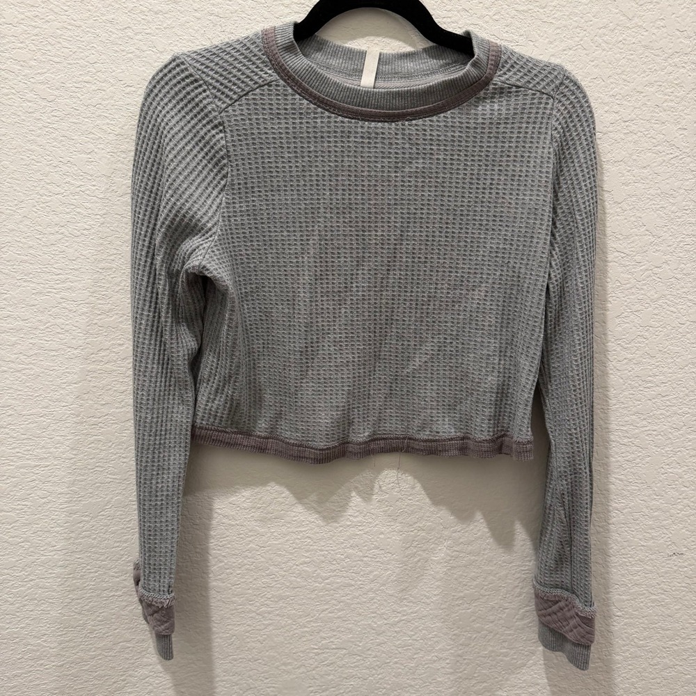 FP Movement Free People Gray Waffle Knit Cropped Long Sleeve Button Back Top S